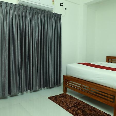 Отель Achoos Residency Терувалла Экстерьер фото