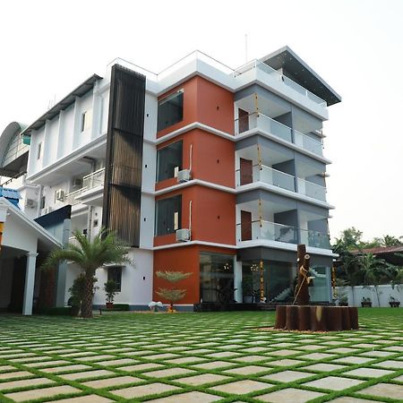 Отель Achoos Residency Терувалла Экстерьер фото
