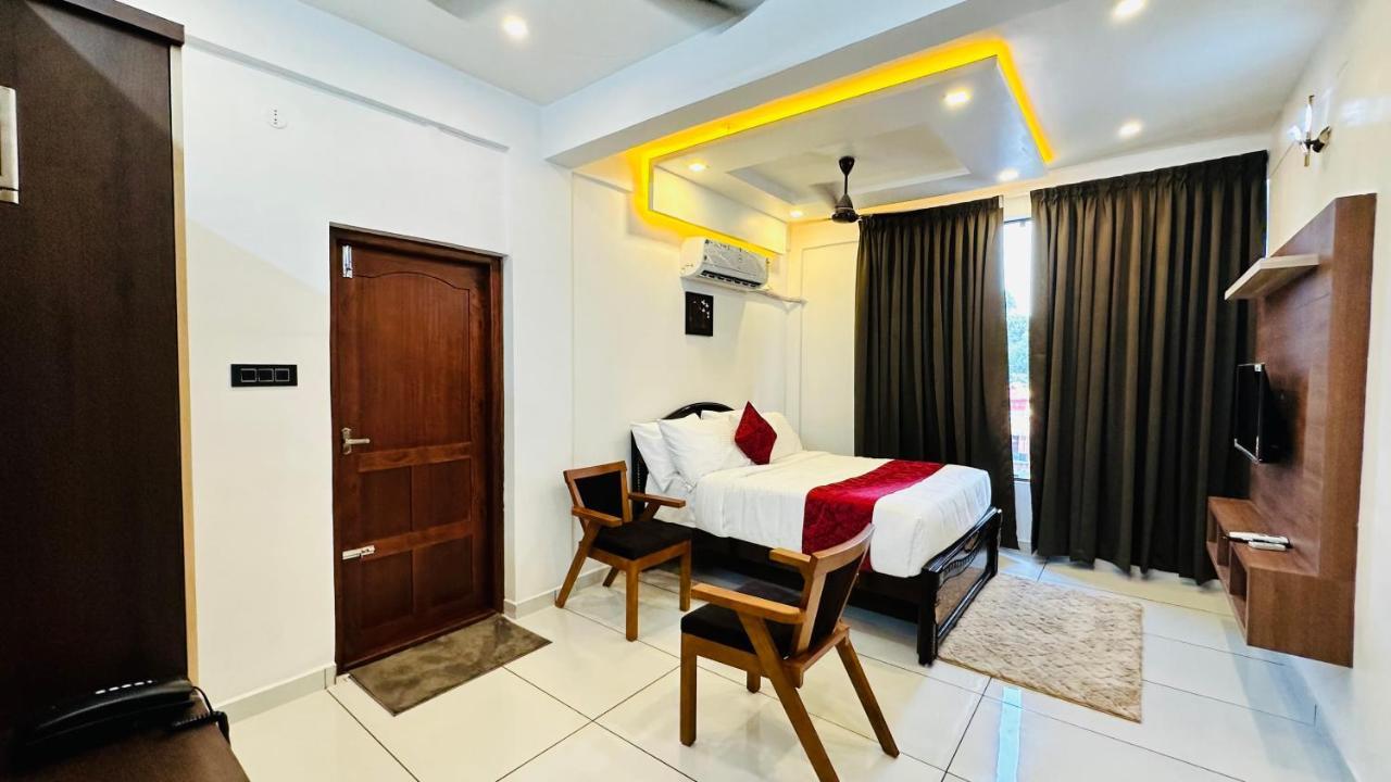 Отель Achoos Residency Терувалла Экстерьер фото